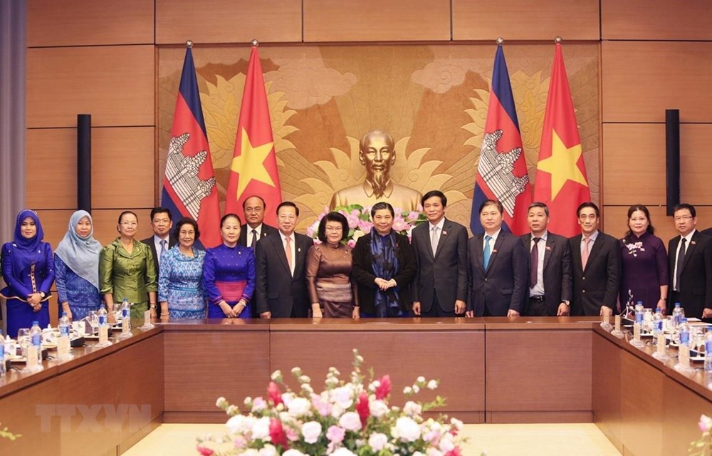 Pour dynamiser la cooperation entre les deux organes legislatifs Vietnam-Cambodge hinh anh 1