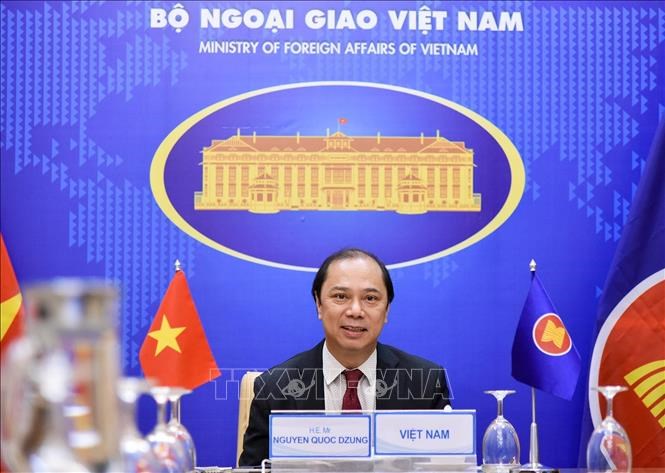 Le Vietnam a la reunion des hauts officiels des pays participant au Sommet de l'Asie de l'Est hinh anh 1
