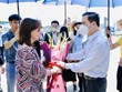 La présidente grecque visite la baie d'Ha Long