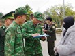 Accueil de 69 citoyens vietnamiens à la porte frontière de Tay Trang