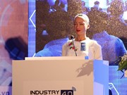 Le robot Sophia prend la parole lors du Sommet de l’industrie 4.0
