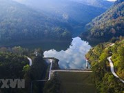 Cao Bang: La beauté charmante du lac Ban Viet en hiver