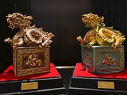 Le sceau en or "Hoàng đế chi bảo" (trésor de l'Empereur) en céramique au service du Tet du Dragon