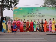 Au Festival de l’ao dai de Hanoi, la zumba fait monter la chaleur