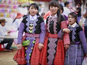 Le tissage du lin, une tradition transmise de mère en fille chez les H’mông de Vân Hô