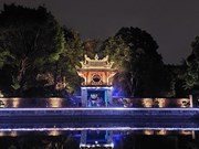 Circuit touristique nocturne au Temple de la Littérature de Hanoï