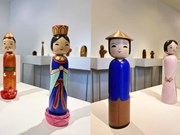 Les poupées japonaises Kokeshi exposées au public vietnamien