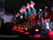 Émouvants moments de cérémonie d'allumage des bougies commémorant des martyrs à Hanoï
