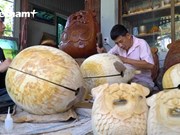 Écouter les sons d'instruments bouddhistes à Huê