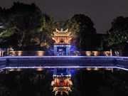 Redécouvrir le Temple de la Littérature de Hanoï à travers un circuit touristique nocturne 
