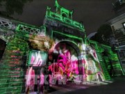 La porte Quan Chuong s'illumine avec un mapping en 3D