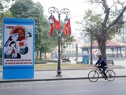 Les rues de Hanoï décorées de drapeaux et de fleurs pour saluer le 13e Congrès national du Parti