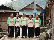 Le costume traditionnel unique des femmes de l'ethnie Mảng