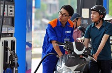 Le prix de l’essence en baisse de près de 1.200 dôngs le litre