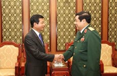 Le général Phung Quang Thanh reçoit l’ambassadeur du Lao​s