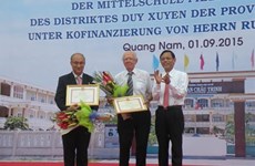 Un Allemand soutient la construction d’un collège à Quang Nam