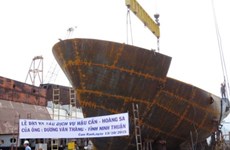 Construction du premier bateau à coque en acier pour un pêcheur de Ninh Thuan