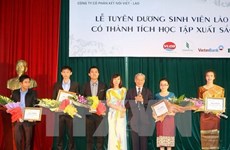 Thua Thien-Hue aide le Laos à former des ressources humaines