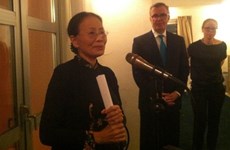 Le premier poète vietnamien reçoit le prix littéraire suédois Cikada 