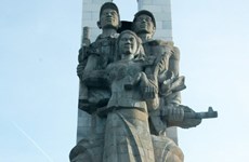 Restauration des statues commémoratives des volontaires vietnamiens au Cambodge