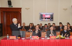 Le secrétaire général  Nguyên Phu Trong rencontre le personnel du Bureau du CC du PCV 