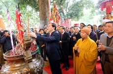 Offrande d’encens en hommage des rois de Thang Long – Hanoi