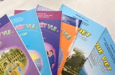 Deux manuels de vietnamien pour les Viêt kiêu