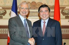 Le président de l’AN française termine sa visite officielle au Vietnam