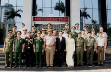 Une délégation d'attachés militaires visite Da Nang