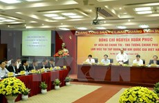 Le Premier ministre Nguyen Xuan Phuc travaille avec PetroVietnam