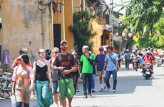 Bond du nombre de touristes étrangers au Vietnam entre janvier et avril 