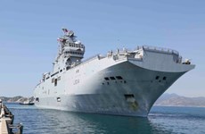 Un navire de la Marine nationale française visite le Vietnam