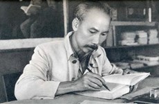 Traduction des œuvres du Président Ho Chi Minh en laotien