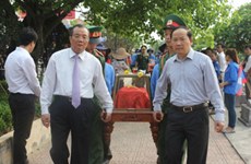 Quang Binh : inhumation des restes de 35 soldats tombés au Laos 