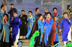 Festival du chant folklorique "vi" et "giam" de Nghê Tinh 2016