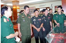 Une délégation de l’Armée royale du Cambodge en tournée à Nghê An