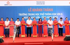Le chef de l’État à la cérémonie d’inauguration des lycées à Ninh Binh