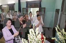 La présidente de l’AN rend hommage au Président Ho Chi Minh