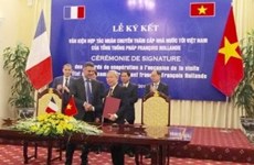 Vietnam-France : signature d’un mémorandum dans le secteur du transport et des communications