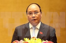 Le PM Nguyên Xuân Phuc rend des visites de courtoisie aux anciens dirigeants laotiens
