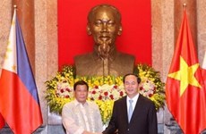 Le président philippin en visite officielle au Vietnam