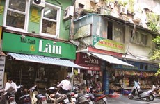 La rue Dinh Lê, bastion du livre à Hanoï