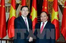Le Premier ministre Nguyên Xuân Phuc reçoit le président de l’APN de Chine
