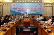 Les délégués Viêt kiêu reçus par les autorités de HCM-Ville