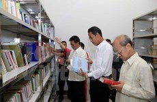 Ouverture d'une bibliothèque au siège de l’Association générale des Vietnamiens du Laos