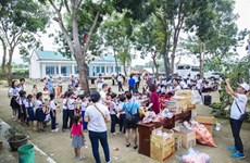 Opération "Gardez le sourire" pour les étudiants pauvres de Binh Thuân