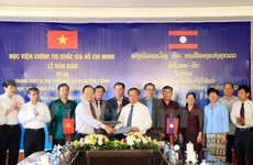 Le Vietnam offre des équipements à l’Académie nationale de politique et d’administration du Laos