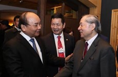 Nguyen Xuan Phuc rencontre la presse en marge du Forum économique mondial à Davos