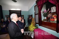 Tet traditionnel : le leader du Parti rend hommage au Président Ho Chi Minh