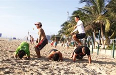 Une classe de fitness gratuite sur la plage de Dà Nang